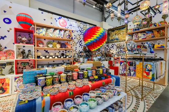 进博商品集市亮相南京路 绿地助力上海五五购物节精彩纷呈